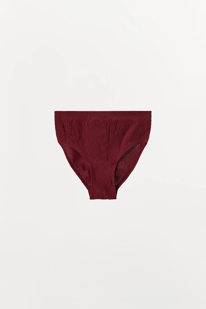 SEAMLESS LACE PANTIES