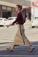 SIDE STRIPE MIDI SKIRT