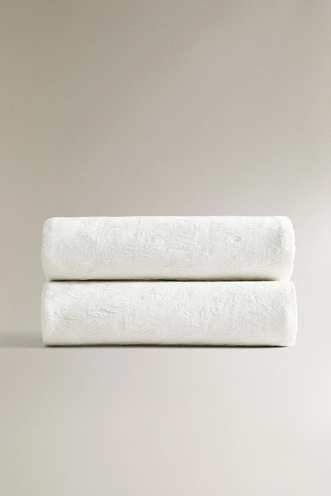 FLORAL JACQUARD BEDSPREAD