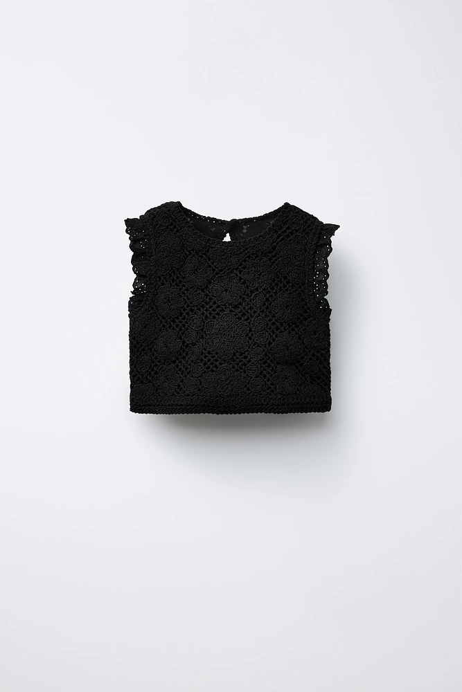 TOP EN CROCHET AVEC DENTELLE