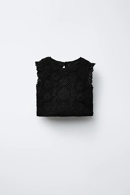 TOP EN CROCHET AVEC DENTELLE