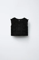 TOP EN CROCHET AVEC DENTELLE
