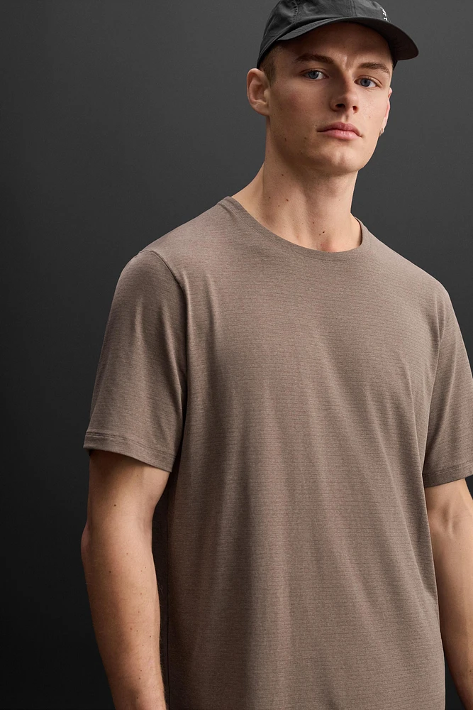 LIGHTWEIGHT TEXTURED T-SHIRT