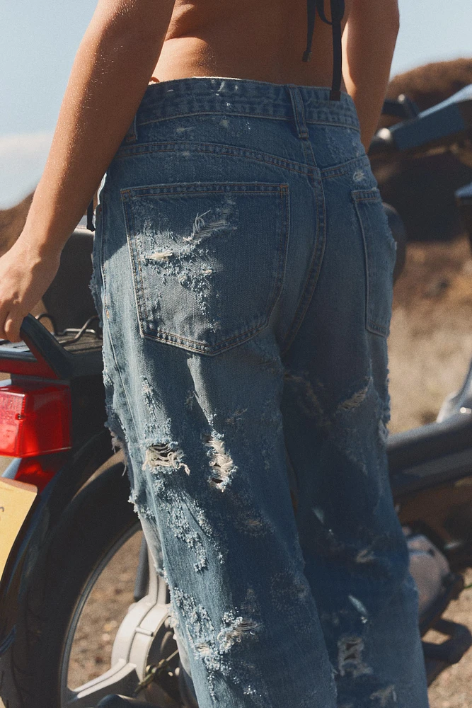 MID-RISE SLOUCHY RIPPED TRF JEANS