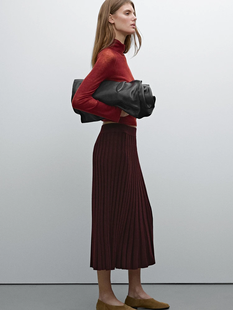 Pleated midi skirt with elastic waistband