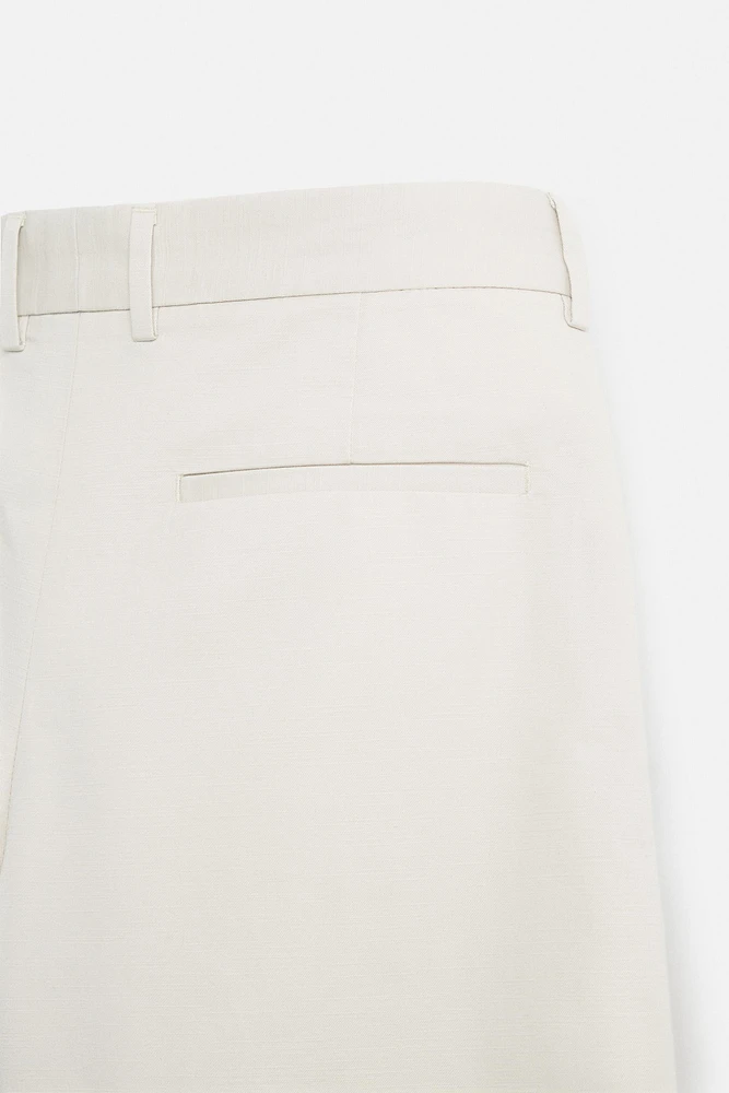 PLEATED COTTON LINEN SHORTS