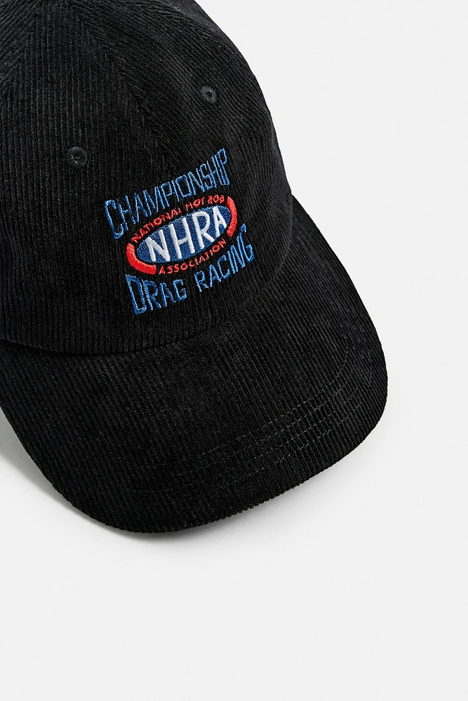 CASQUETTE EN VELOURS CÔTELÉ AVEC PIÈCE DRAG RACING
