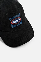 CASQUETTE EN VELOURS CÔTELÉ AVEC PIÈCE DRAG RACING