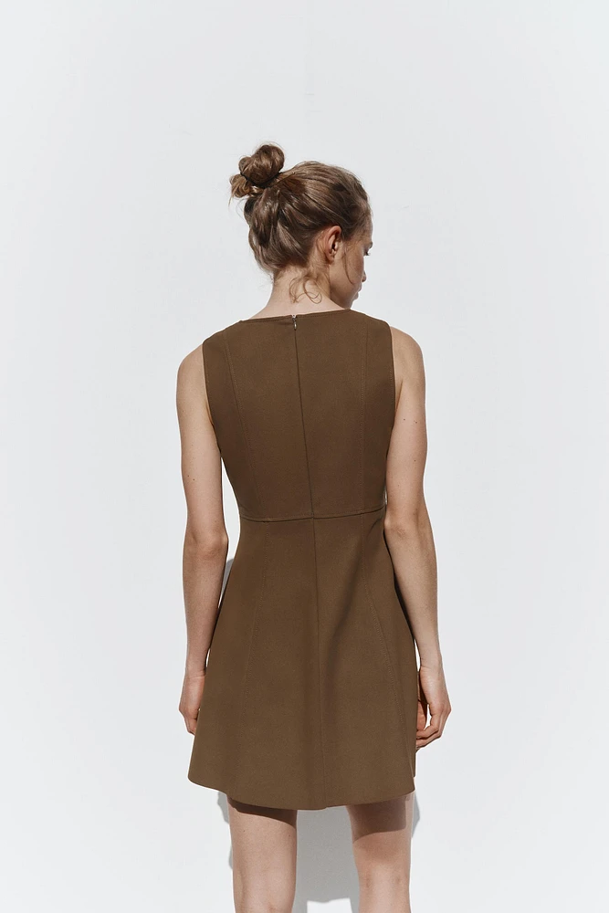ROBE COURTE SANS MANCHES