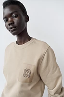 BROOCH SWEATSHIRT