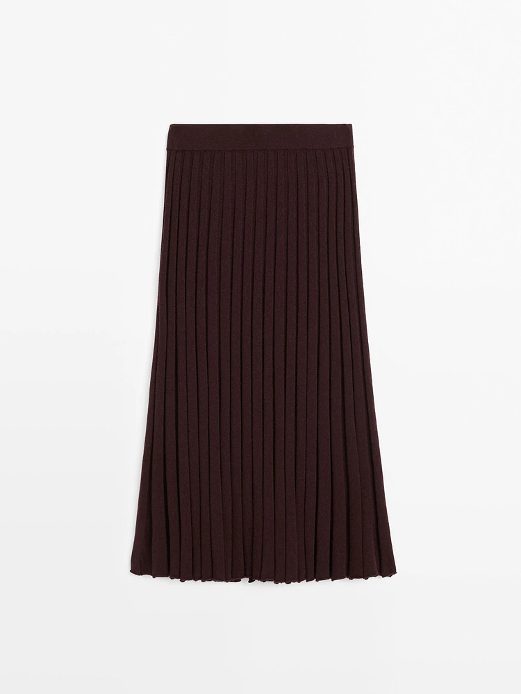 Pleated midi skirt with elastic waistband