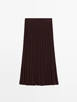 Pleated midi skirt with elastic waistband