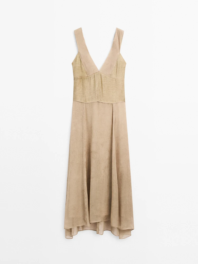 Flowing V-neck midi dress