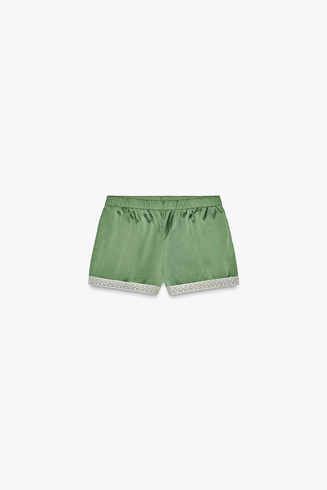 SHORTS SATINÉS AVEC DENTELLE