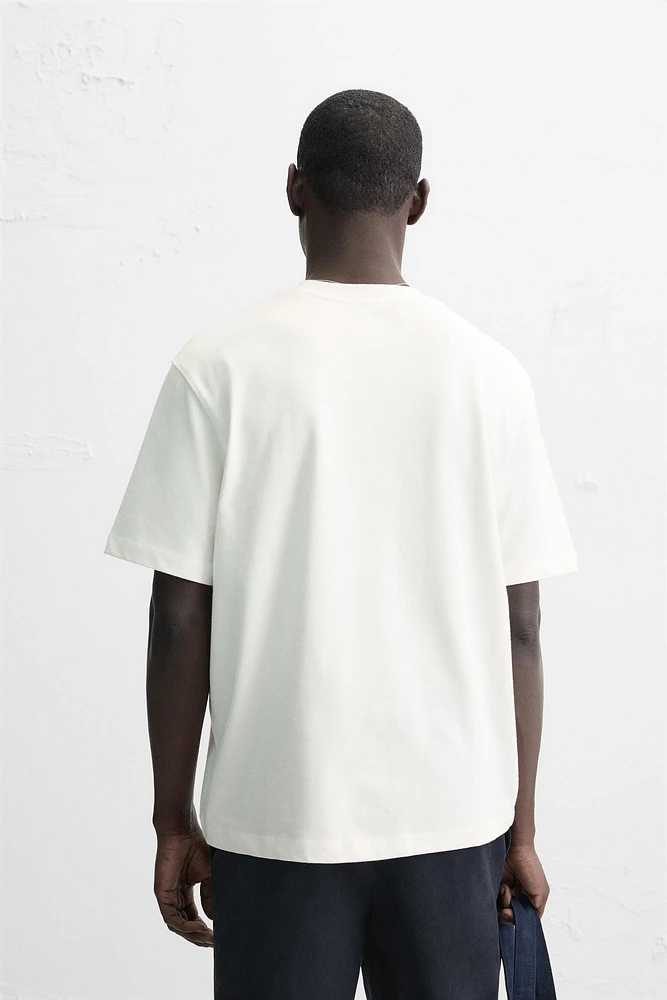 T-SHIRT À INSCRIPTION BRODÉE