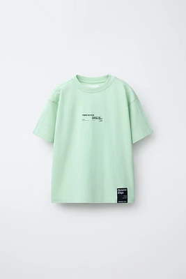 T-SHIRT SPORTY ÉTIQUETTE INSCRIPTION