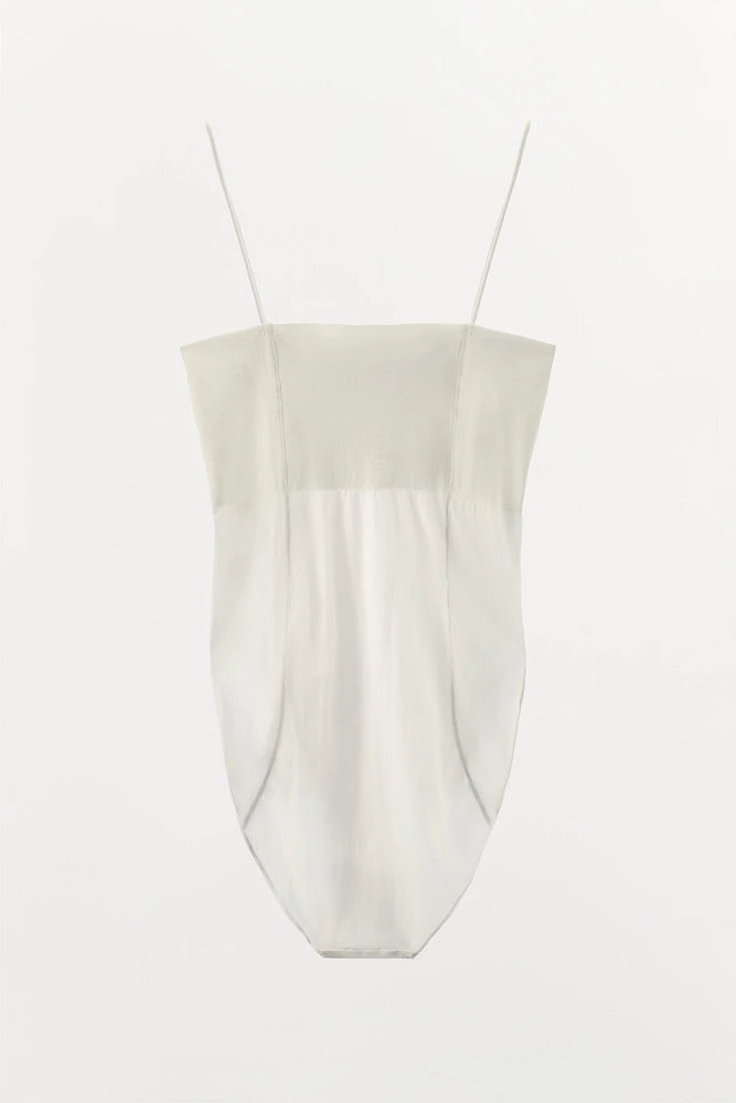 BODY CINTRÉ À BRETELLES ET COUTURES
