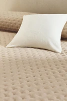 QUILTED QUILT WITH DOTS