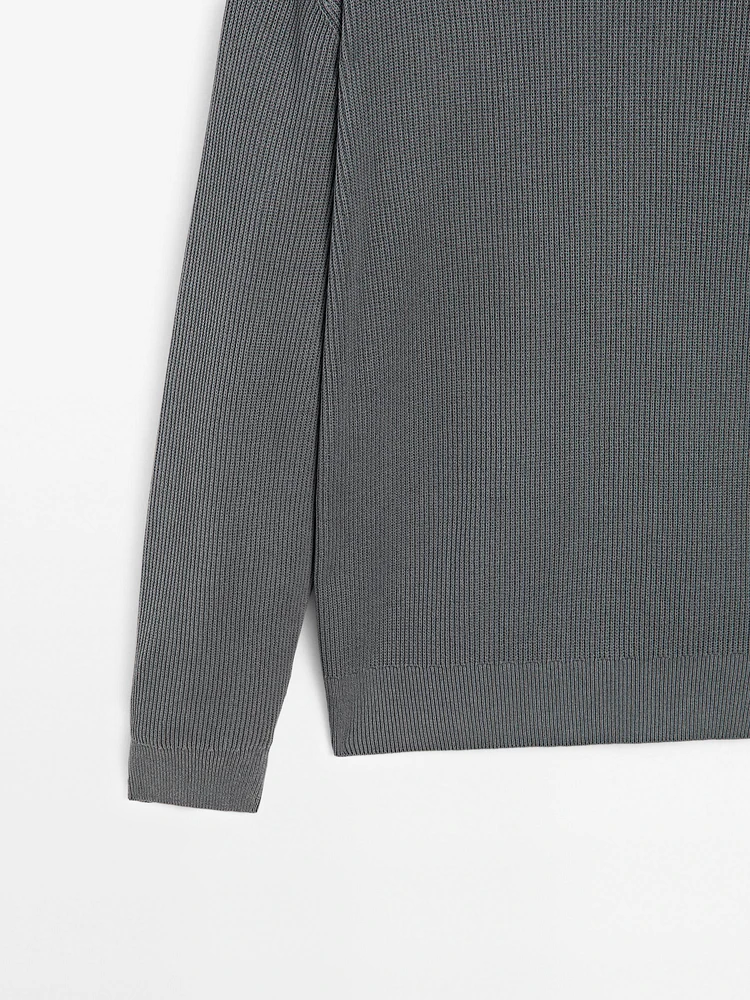Pull en maille à col montant
