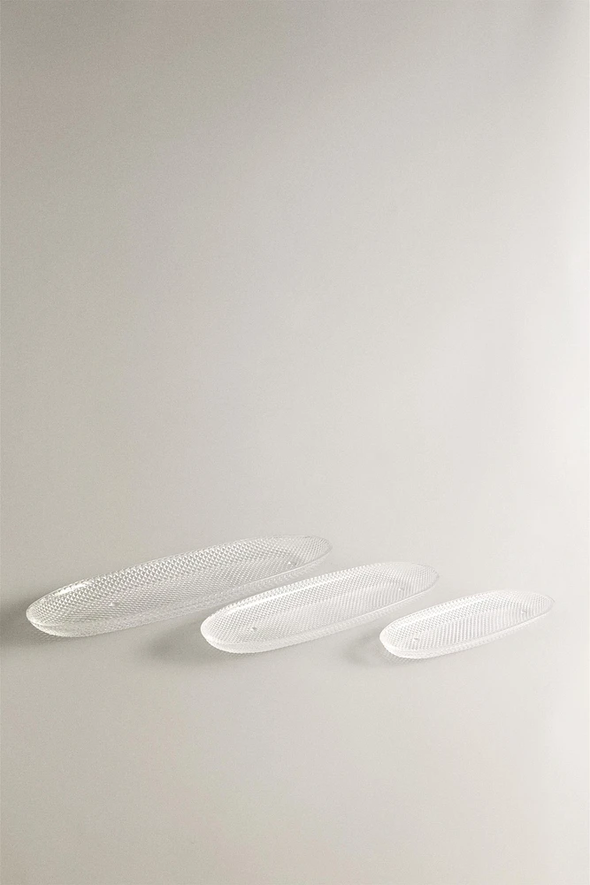 OVAL GLASS SERVING DISH WITH A RAISED DESIGN