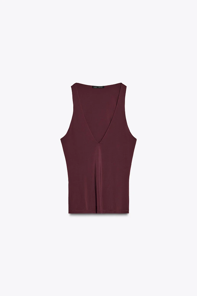 TOP À DÉCOLLETÉ EN V