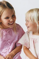 ROBE EN POPELINE AVEC LACETS ET BRODERIES
