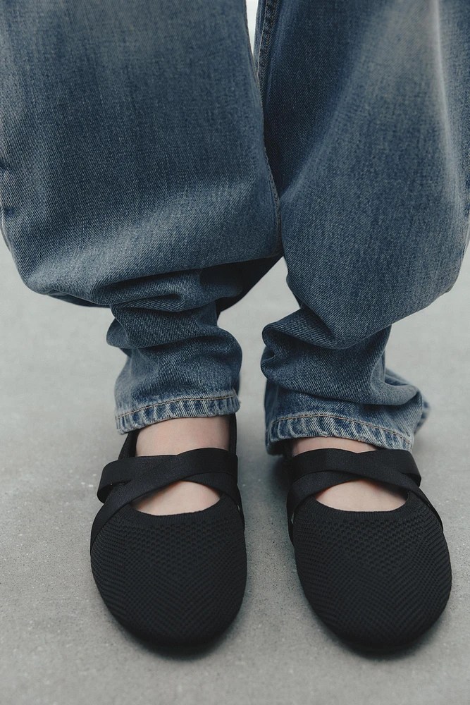 BALLERINES CROISÉES EN TISSU