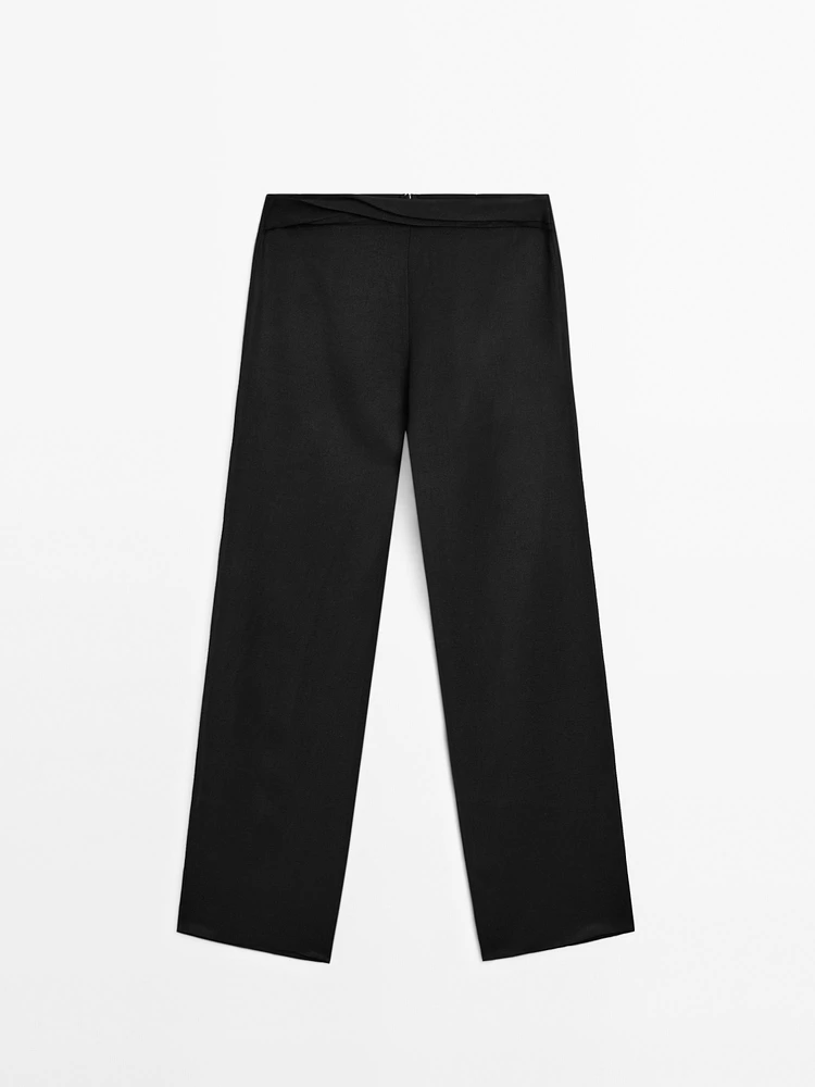 Straight-leg trousers with waist detail