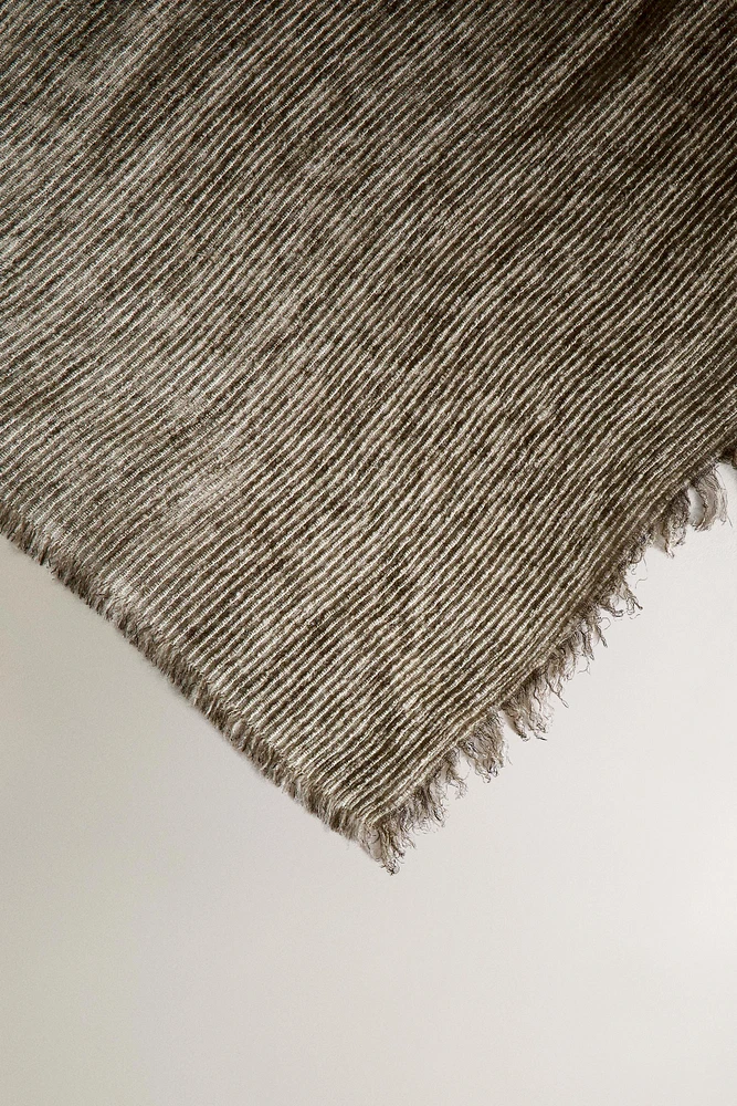 THIN SOFT FRINGED BLANKET