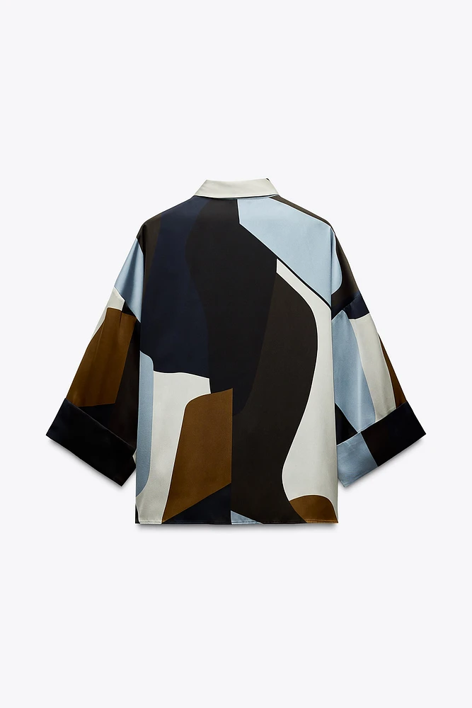 CHEMISE IMPRIMÉE ET SATINÉE