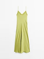 Robe midi fluide satinée