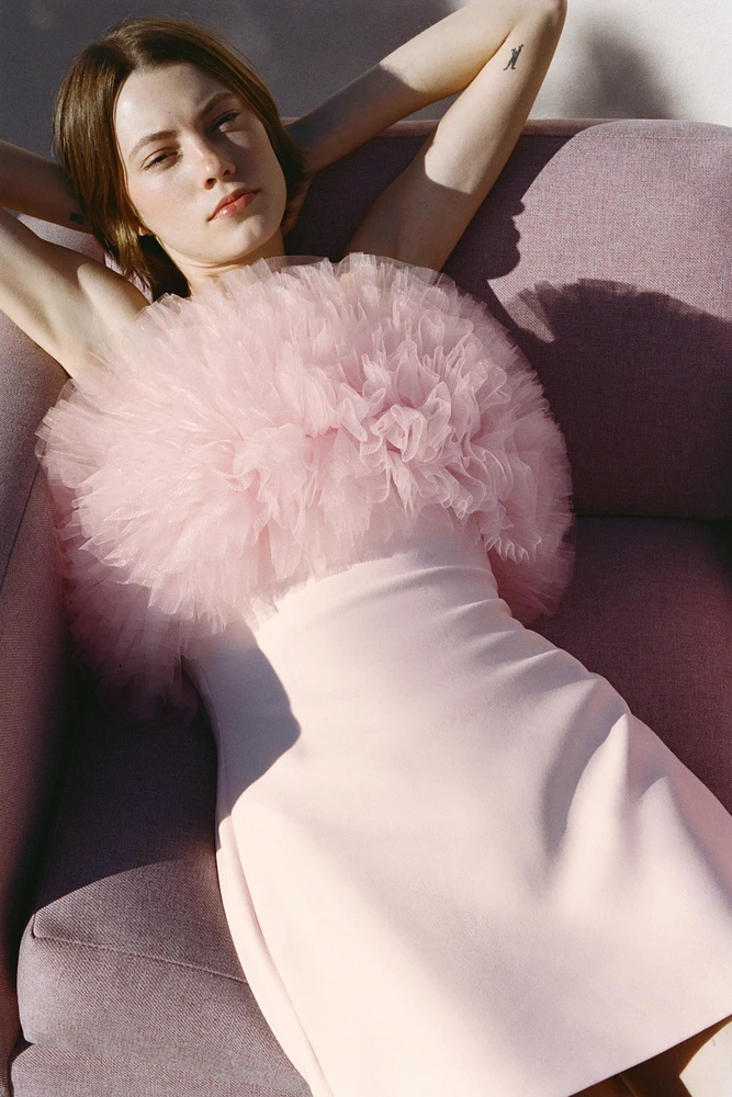 VOLUMINOUS TULLE MINI DRESS