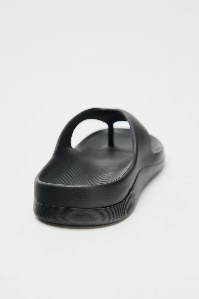 THONG SANDALS