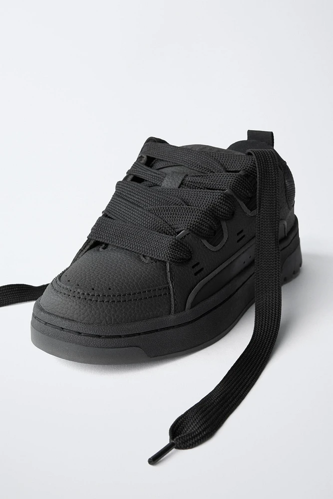 SKATE SNEAKERS