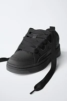 SKATE SNEAKERS