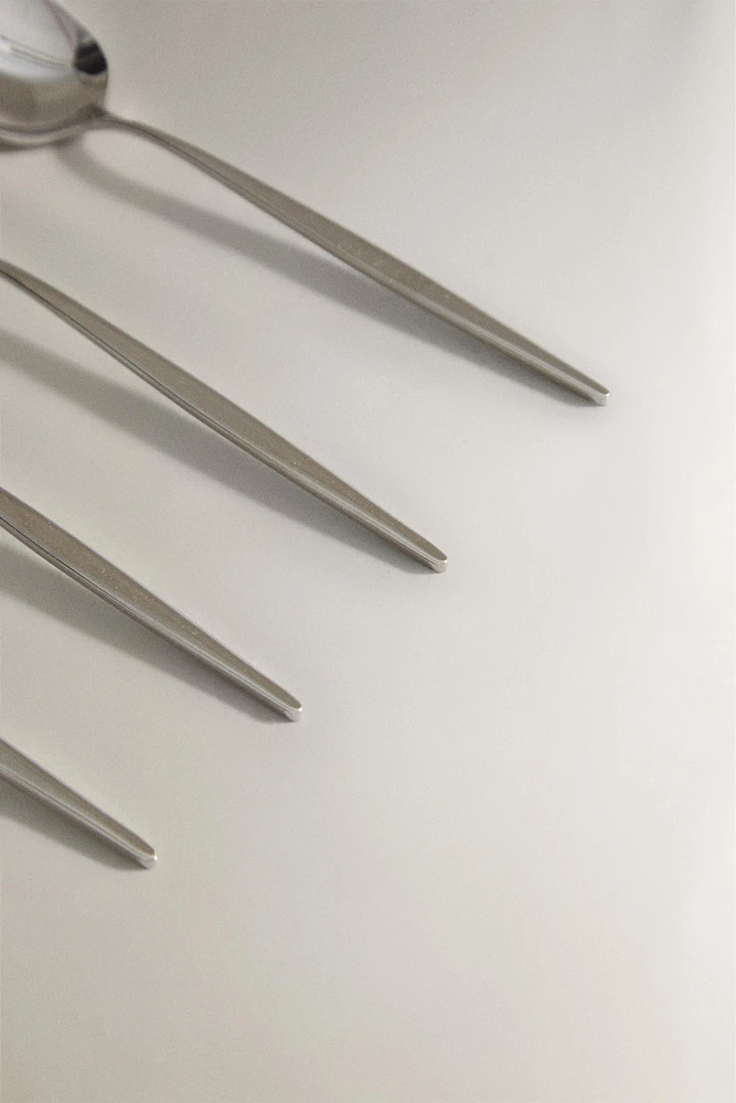PACK OF DESSERT SPOONS WITH THIN HANDLES (PACK OF 4)