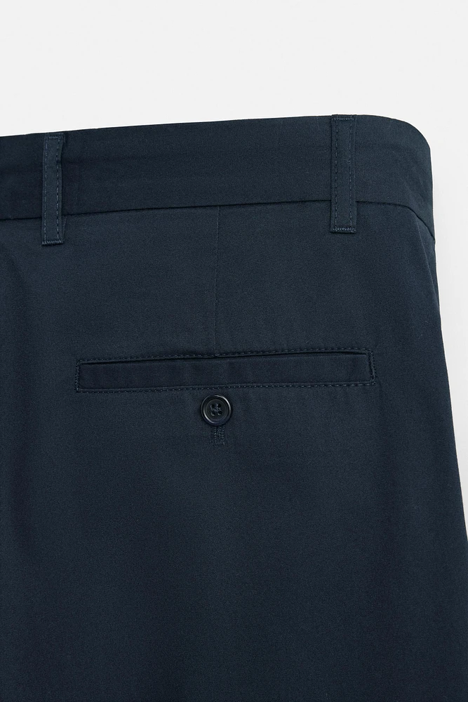 PANTALON REGULAR FIT À PLIS