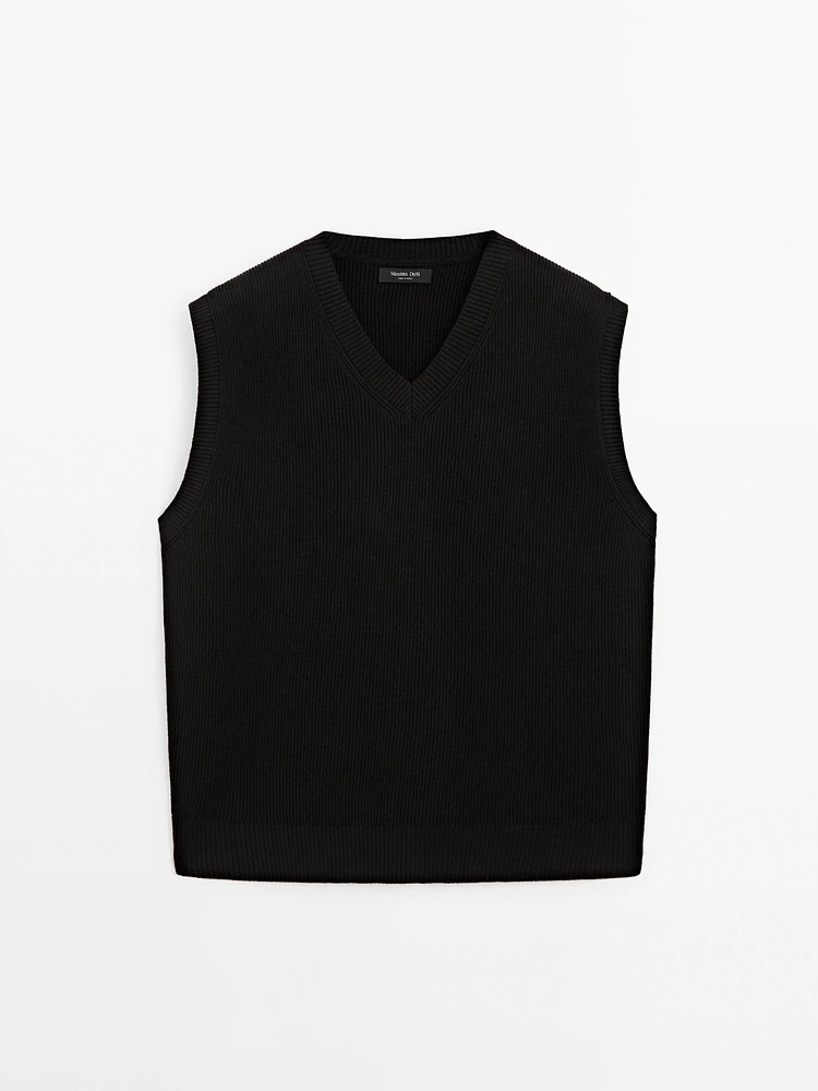V-neck linen blend vest