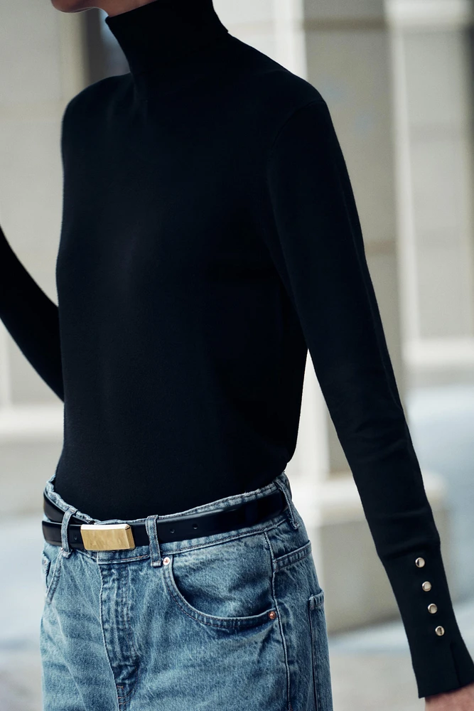 BASIC BUTTONED KNIT SWEATER