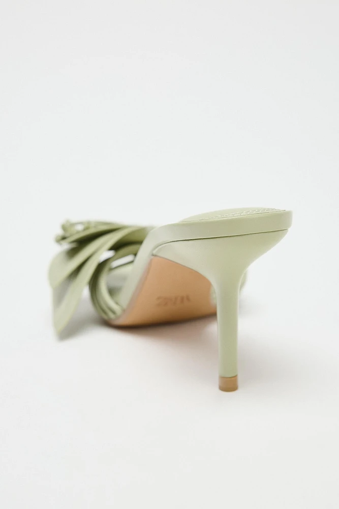 SANDALES À FLEUR