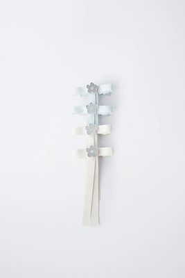 LOT DE QUATRE PINCES CLIP LACET FLEUR