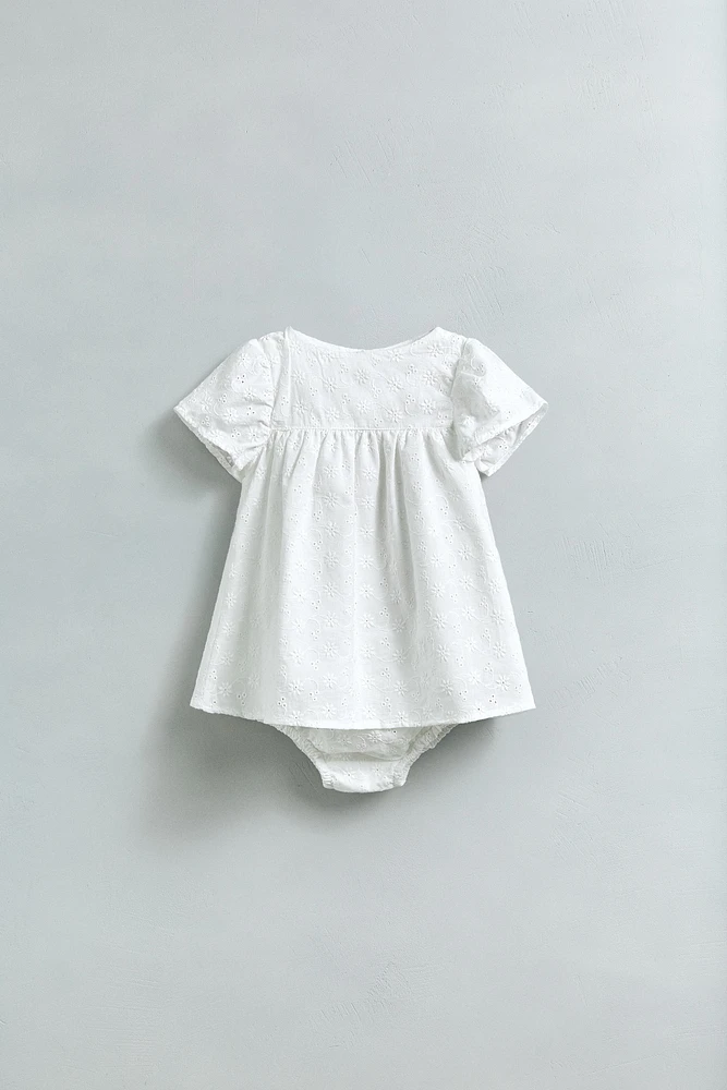 ROBE ET CULOTTE BRODÉES SUISSES