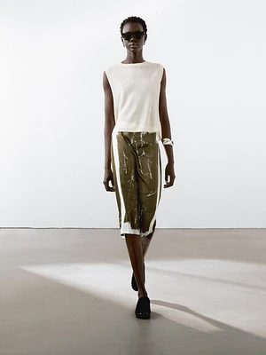 Sleeveless top flowing fabric