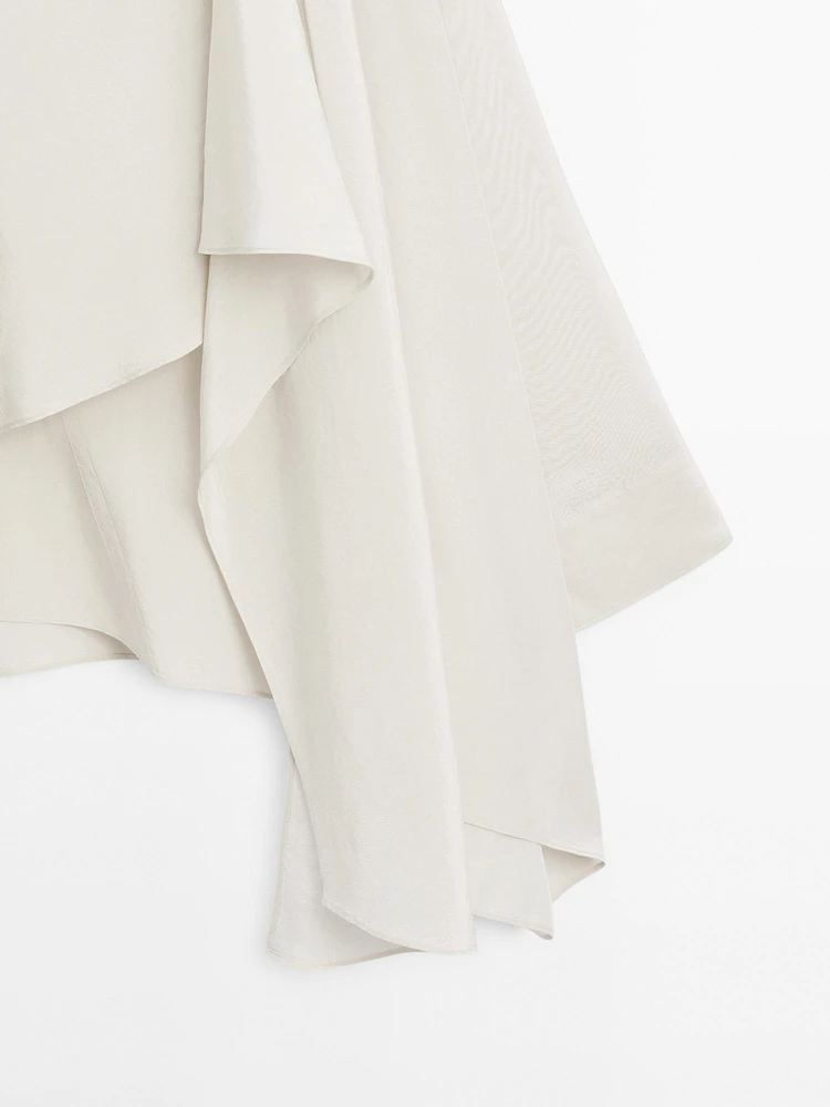 Short flowing cape with sleeve detail