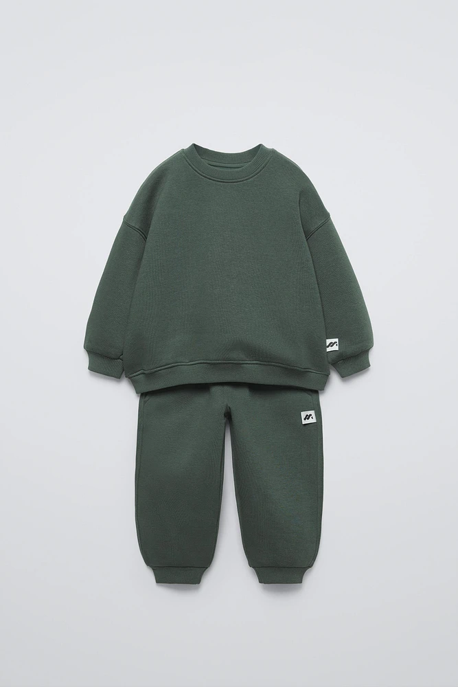 LABEL SWEATSHIRT AND JOGGERS MATCHING SET
