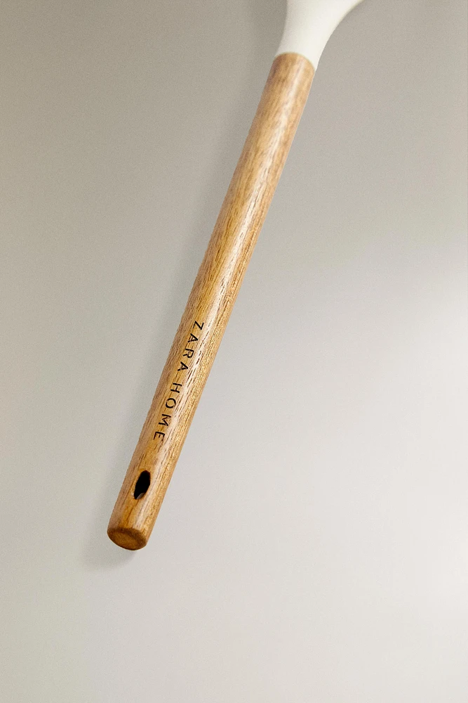 CUILLÈRE EN SILICONE ET EN BOIS