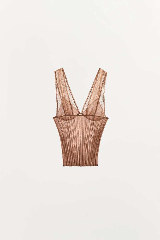 TOP EN DENTELLE