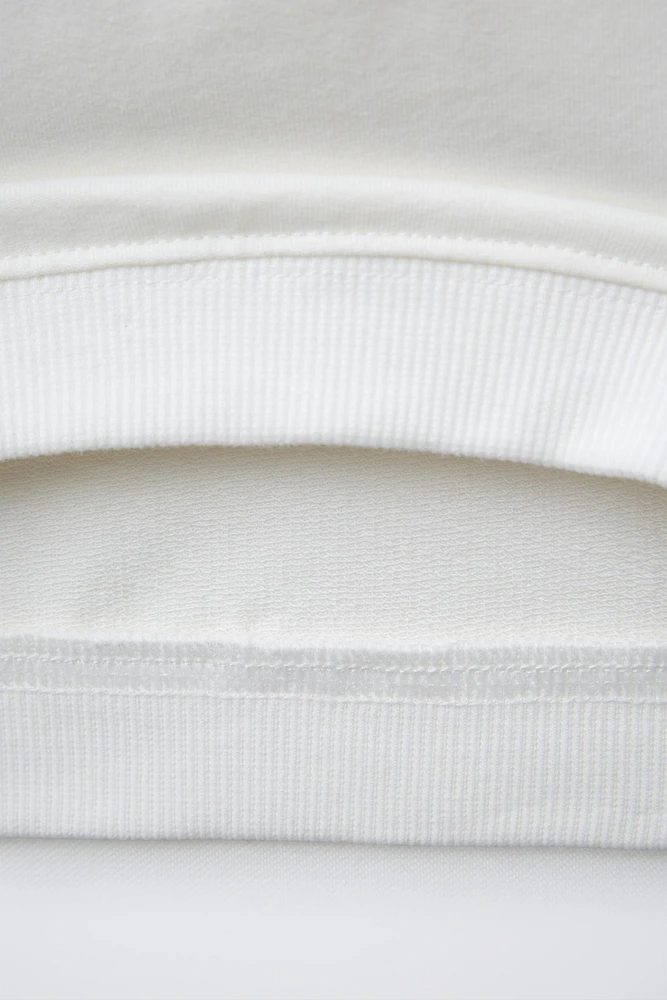 ENSEMBLE SWEAT-SHIRT ET BERMUDA ÉTIQUETTE