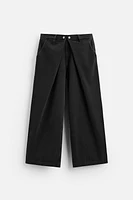 PLEATED BAGGY JEANS