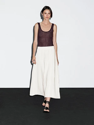 Jupe midi ample avec coutures marquées